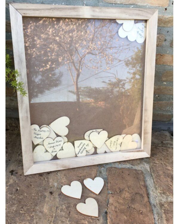 Κάδρο ευχών με 50 ξύλινες καρδούλες. Διαστάσεις: Ύψος 45cm x Μήκος 40cm