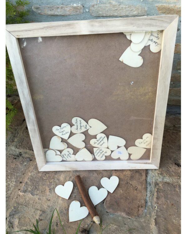 Κάδρο ευχών με 50 ξύλινες καρδούλες. Διαστάσεις: Ύψος 45cm x Μήκος 40cm