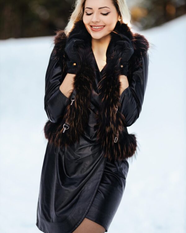 Γούνινo γιλέκο Russian Astrakhan με fox canadian σε καφέ σκούρο. Μια χειροποίητη φυσική γούνα εξαιρετικής ποιότητας κατασκευασμένη στην Καστοριά