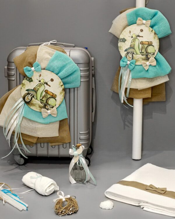 Πλήρες σετ βάπτισης Βέσπα σε έντονες γήινες αποχρώσεις με γκρι τροχήλατη βαλίτσα