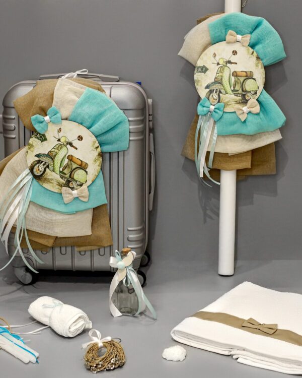 Πλήρες σετ βάπτισης Βέσπα σε έντονες γήινες αποχρώσεις με γκρι τροχήλατη βαλίτσα