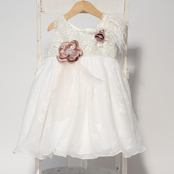 Ρομαντικό βαπτιστικό φόρεμα σε λευκή δαντέλα