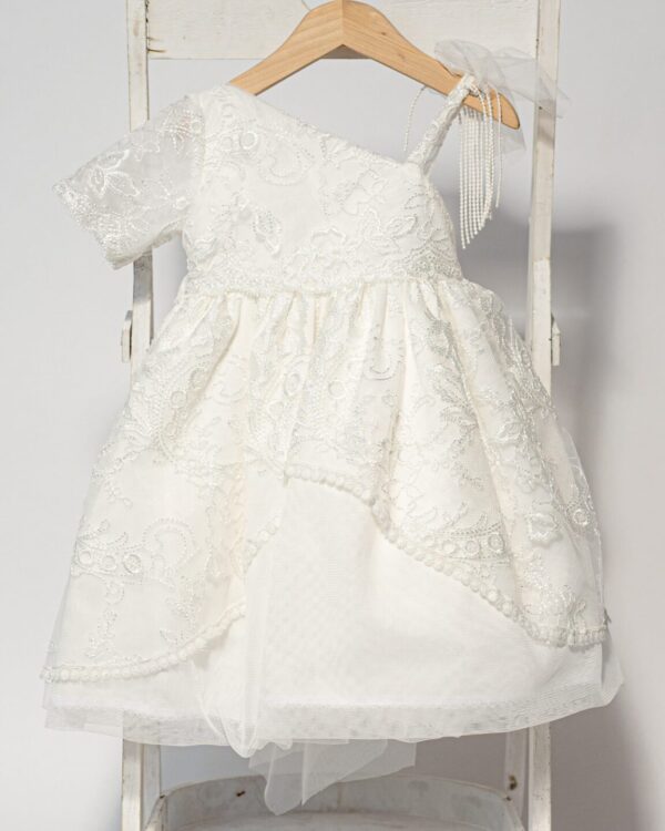 Ρομαντικό βαπτιστικό φόρεμα σε άσπρη δαντέλα με ένα μανίκι