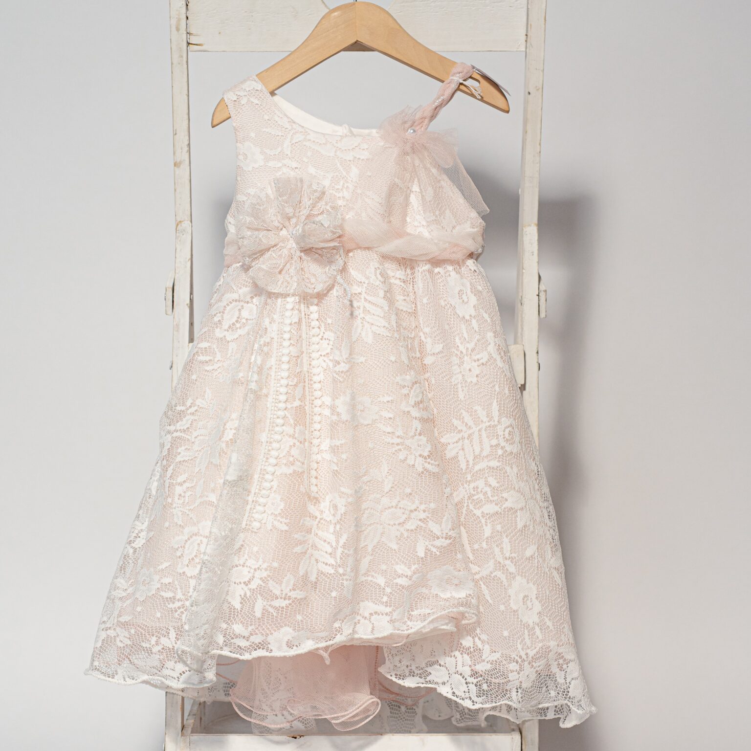 Vintage βαπτιστικό φόρεμα σε απαλό ροζ δαντέλα