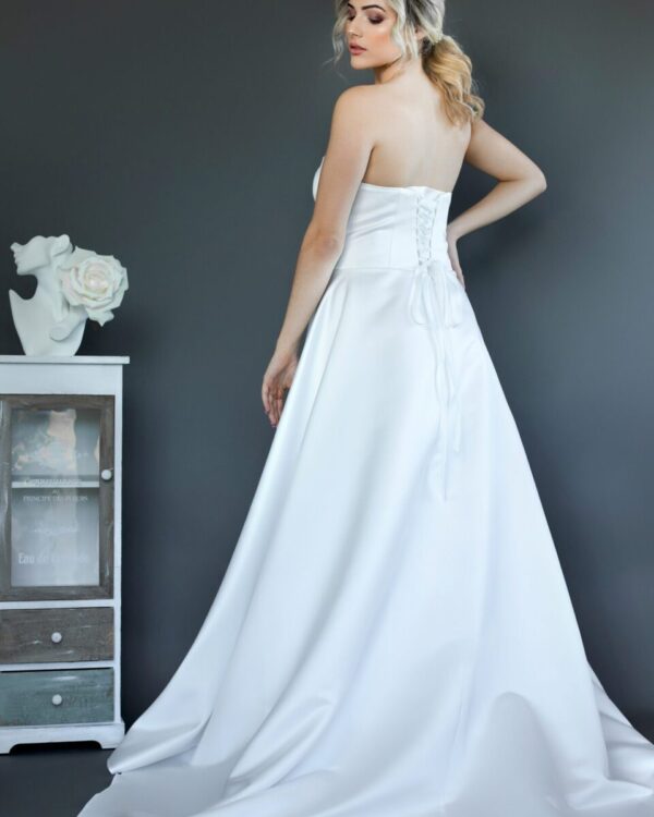 Πριγκιπικό νυφικό από μετάξι Mikado