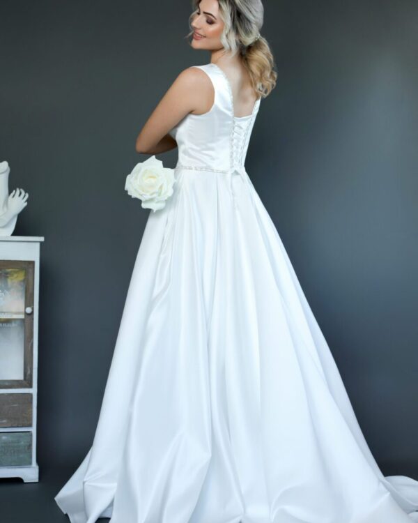 Πριγκιπικό νυφικό από μετάξι Mikado