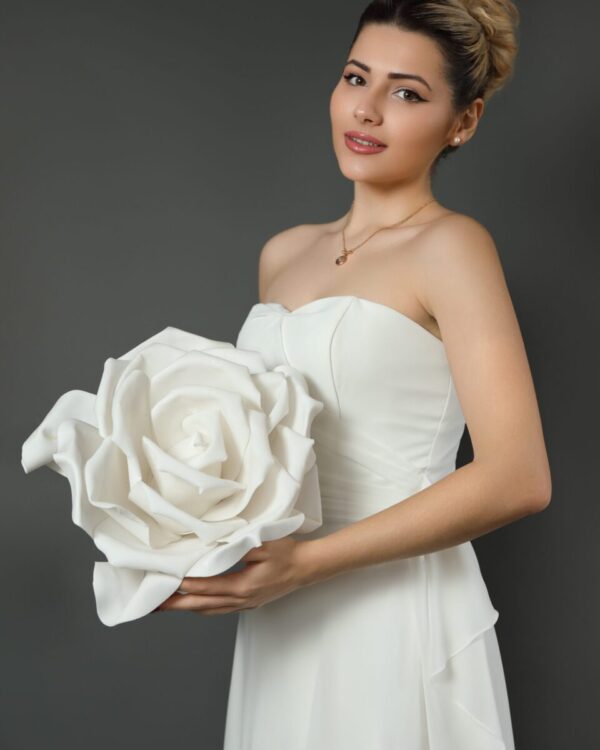 Αέρινο νυφικό φόρεμα από μεταξωτή μουσελίνα