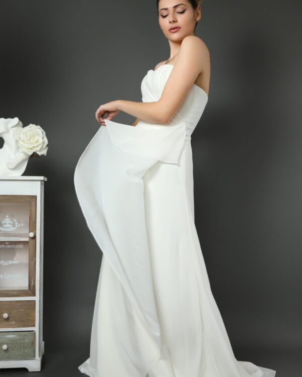 Αέρινο νυφικό φόρεμα από μεταξωτή μουσελίνα