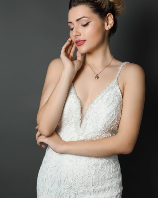 Γοργονέ νυφικό φόρεμα όλο δαντέλα με ουρά