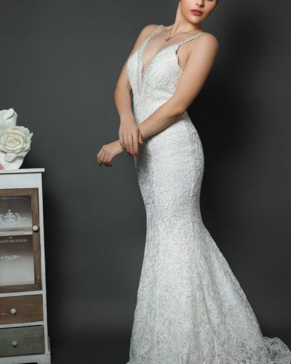 Γοργονέ νυφικό φόρεμα όλο δαντέλα με ουρά