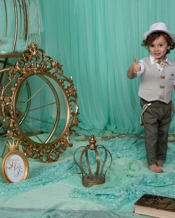 Βαπτιστικό κοστούμι σε χακί με εκρού, με ψάθινο καπέλο γιλέκο, τιράντες και παπιγιόν