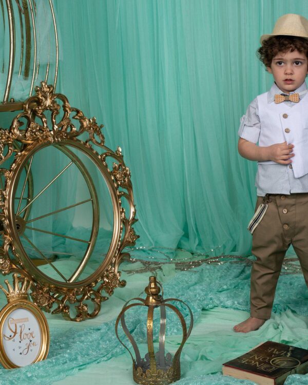 Βαπτιστικό κοστούμι σε καφέ με άσπρο, με ψάθινο καπέλο γιλέκο, τιράντες και παπιγιόν