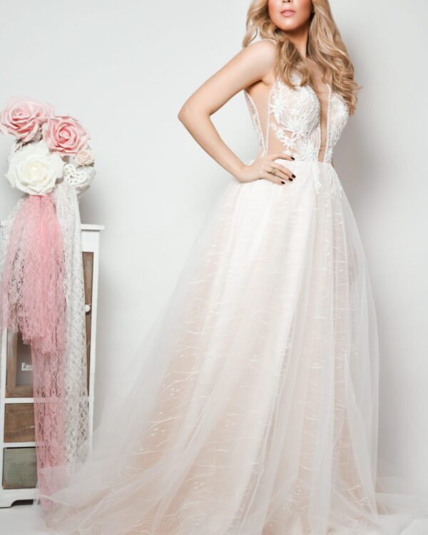 Εντυπωσιακό Νυφικό με μπούστο δαντέλα και υπέροχη πλάτη