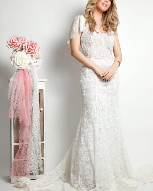 Γοργονέ Νυφικό όλο δαντέλα με ουρά