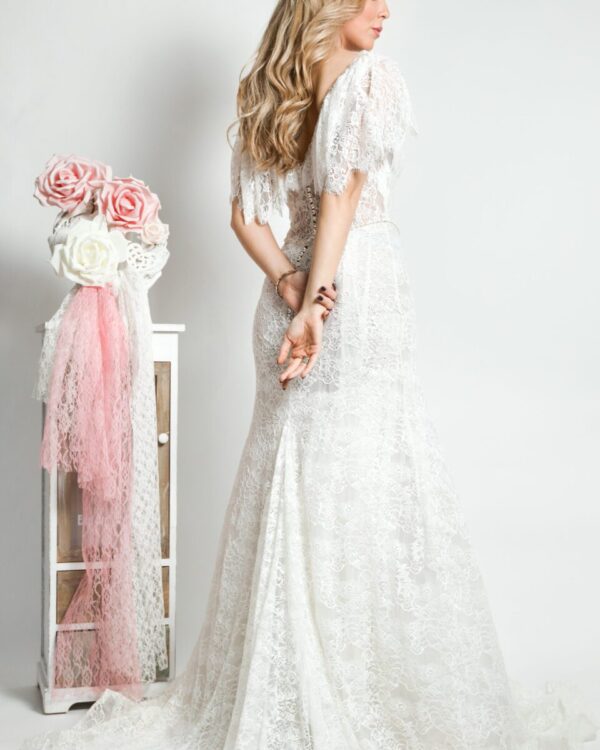 Γοργονέ Νυφικό όλο δαντέλα με ουρά