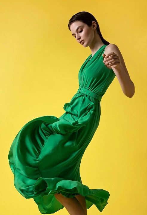 Midi φόρεμα με βολάν σε πράσινο