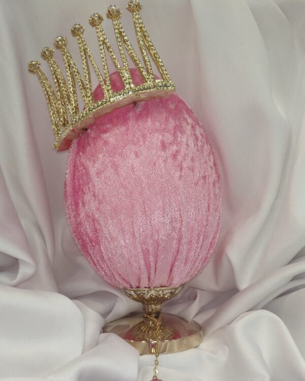Διακοσμητικό αυγό σε ροζ βελούδο με επίχρυση 24Καρατίων κορώνα