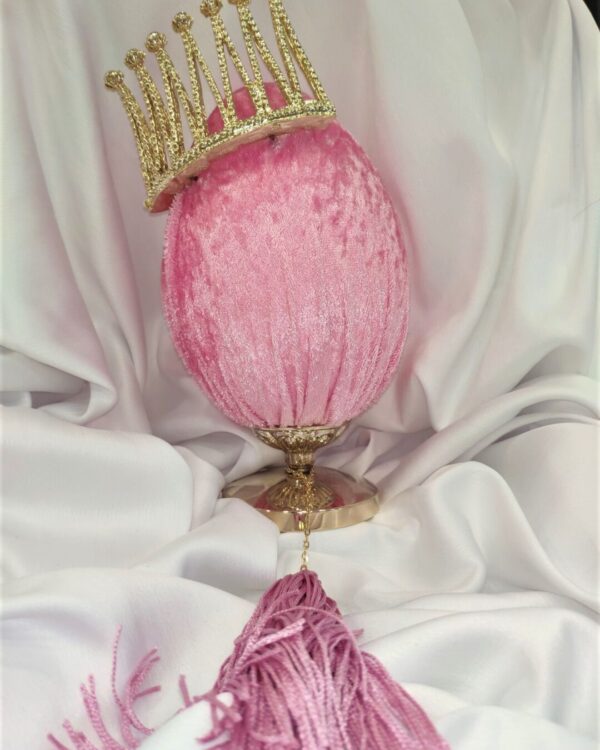 Διακοσμητικό αυγό σε ροζ βελούδο με επίχρυση 24Καρατίων κορώνα