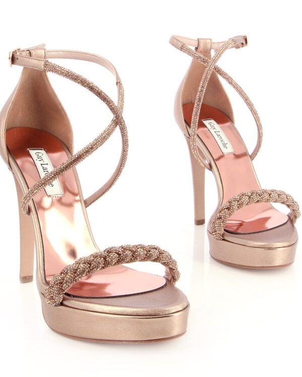 Νυφικά παπούτσια πέδιλα Guy Laroche σε nude metallize . Από γνήσιο δέρμα και στρας εξωτερικά και γνήσιο δέρμα εσωτερικά. Ύψος τακουνιού 12cm και φιάπα 2cm. Χειροποίητα