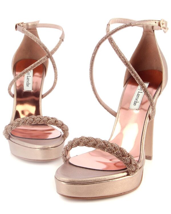 Νυφικά παπούτσια πέδιλα Guy Laroche σε nude metallize . Από γνήσιο δέρμα και στρας εξωτερικά και γνήσιο δέρμα εσωτερικά. Ύψος τακουνιού 12cm και φιάπα 2cm. Χειροποίητα