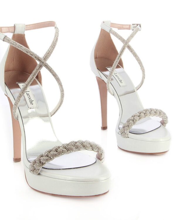 Νυφικά πέδιλα σε λευκό