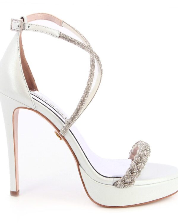 Νυφικά πέδιλα σε λευκό