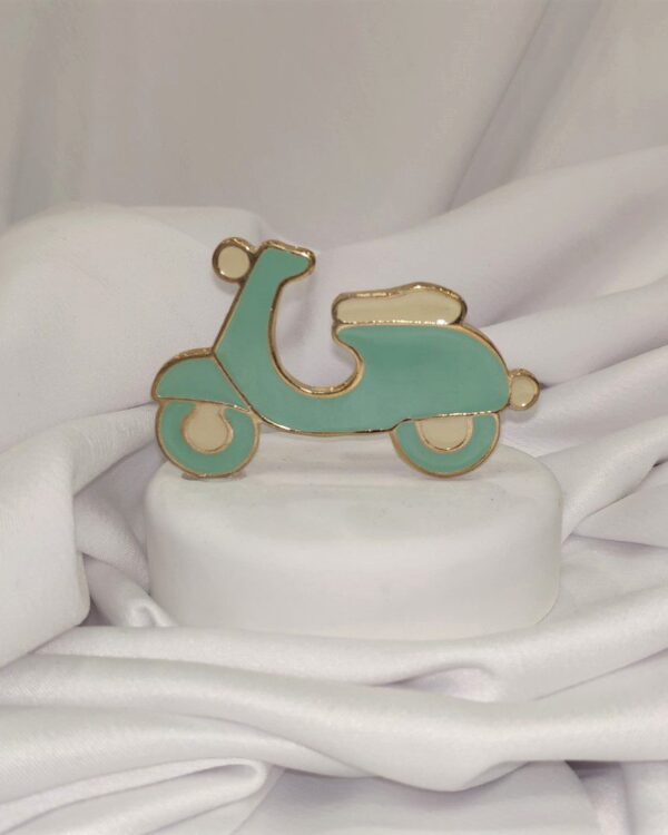 Μπομπονιέρα με λευκό βότσαλο και επίχρυση βέσπα