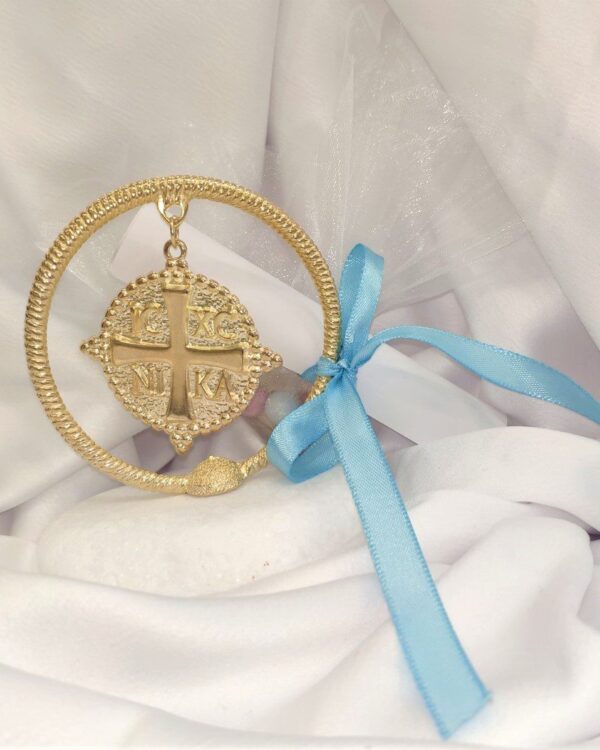 Μπομπονιέρα και προσκλητήριο με λευκό βότσαλο και επίχρυσο Κωνσταντινάτο