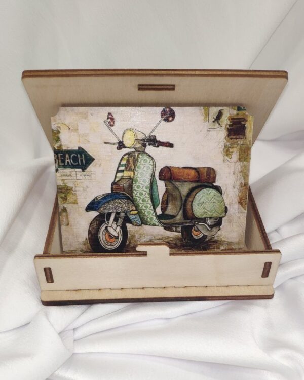 Ξύλινο προσκλητήριο και κουτακι μπομπονιέρα στο ίδιο θέμα