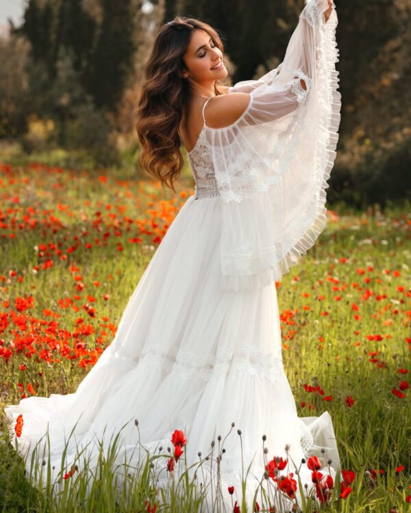 Boho Νυφικό με δαντέλα και μακρύ αέρινο μανίκι