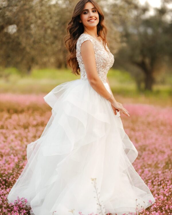 Εντυπωσιακό Νυφικό με μπούστο δαντέλα και ανοιχτή πλάτη