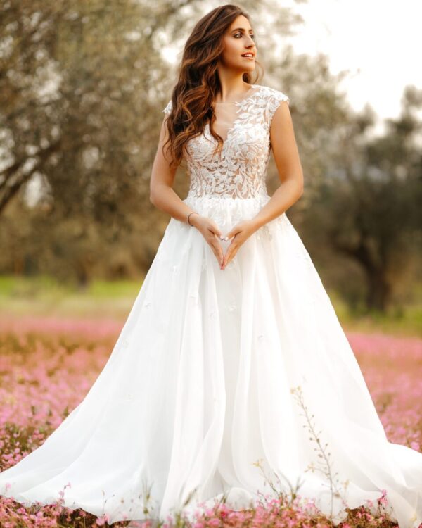 Εντυπωσιακό Νυφικό με μπούστο δαντέλα και ανοιχτή πλάτη