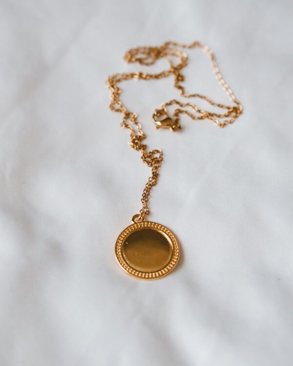 Κολιέ με στρογγυλό μενταγιόν