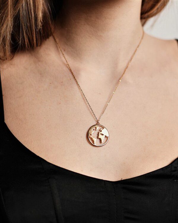 Κολιέ με μενταγιόν τη Γη