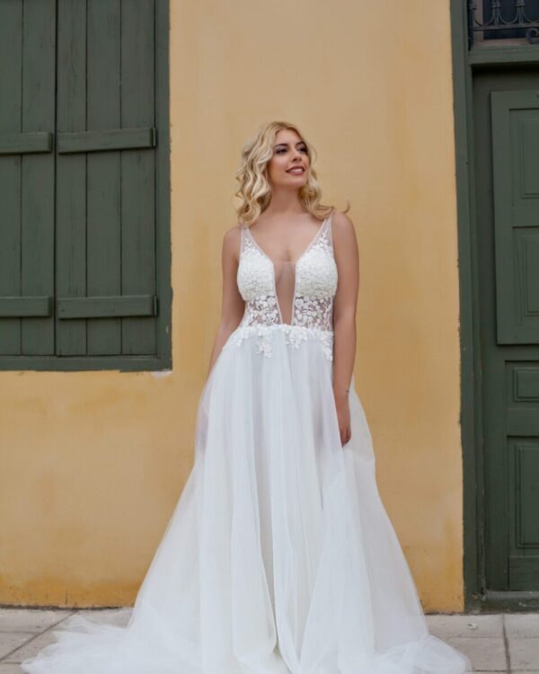 Εντυπωσιακό Νυφικό με ανοιχτή πλάτη