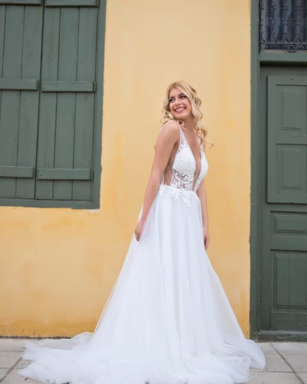 Εντυπωσιακό Νυφικό με ανοιχτή πλάτη