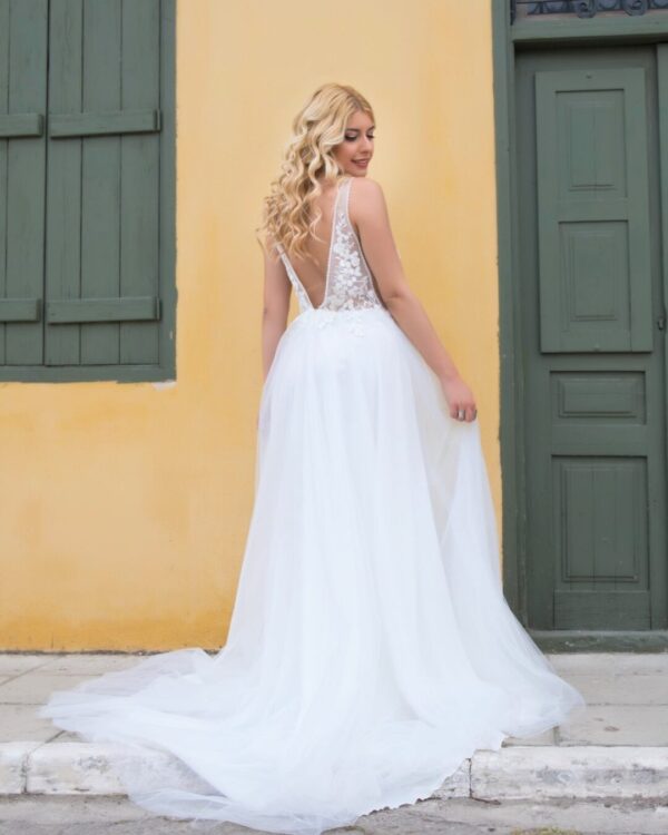 Εντυπωσιακό Νυφικό με ανοιχτή πλάτη