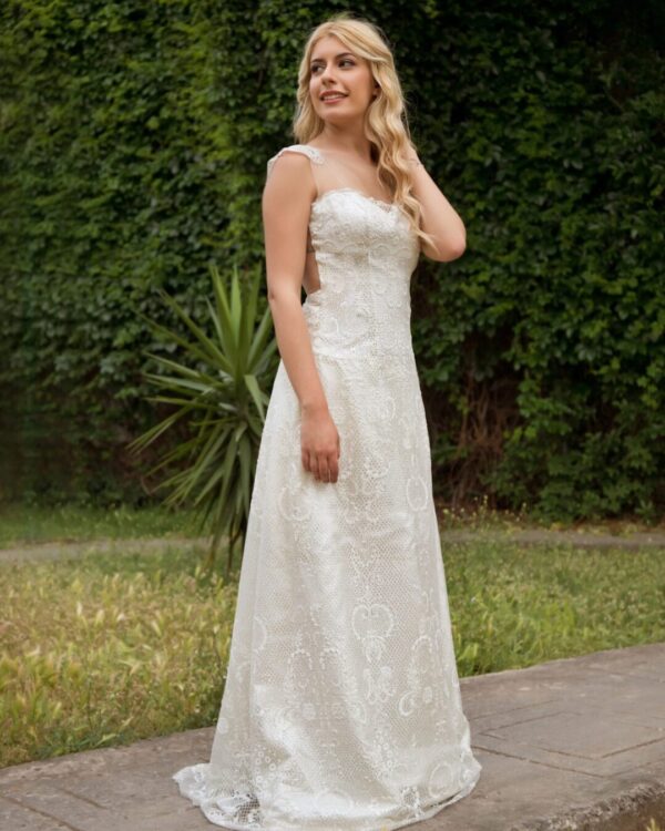 Νυφικό όλο δαντέλα με ανοιχτή πλάτη