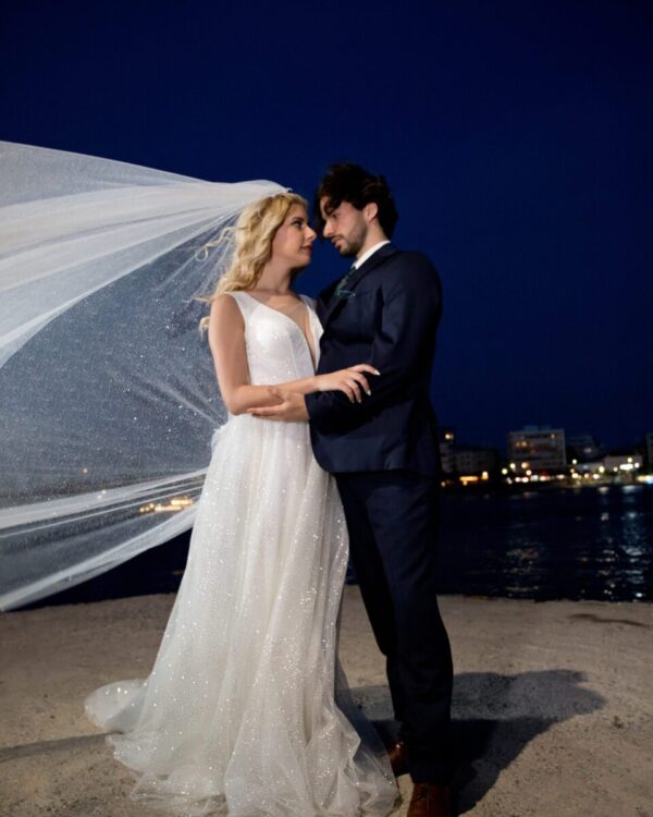 Εντυπωσιακό Νυφικό με γκλίτερ τούλι