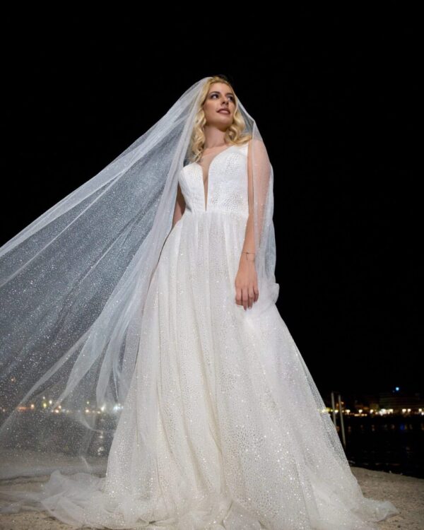 Εντυπωσιακό Νυφικό με γκλίτερ τούλι