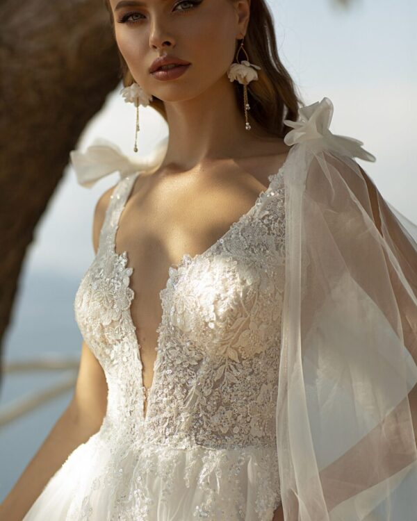 Εντυπωσιακό Νυφικό με μπούστο δαντέλα