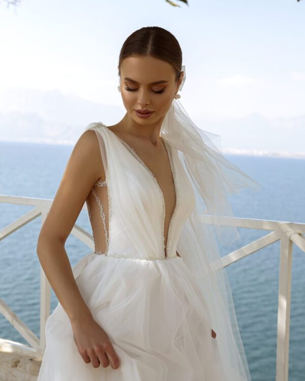 Εντυπωσιακό Νυφικό με ανοιχτή πλάτη με γκλίτερ γαλλικό τούλι