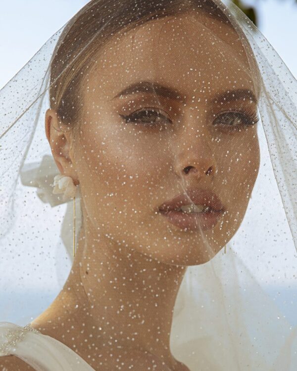 Εντυπωσιακό Νυφικό με ανοιχτή πλάτη με γκλίτερ γαλλικό τούλι