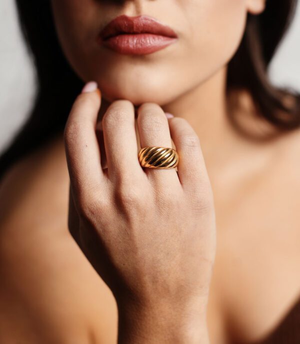 Χρυσό δαχτυλίδι επιχρυσωμένο με 18 καράτια. Χειροποίητη δημιουργία