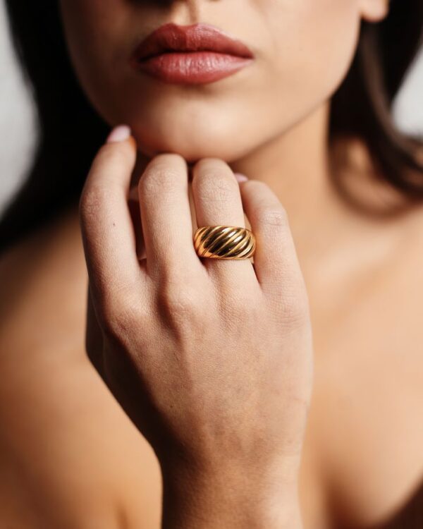 Χρυσό δαχτυλίδι επιχρυσωμένο με 18 καράτια. Χειροποίητη δημιουργία