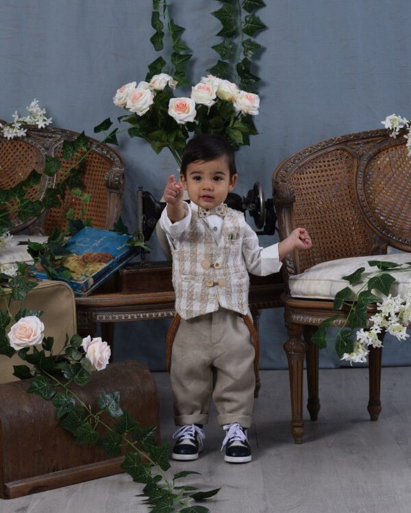 Βαπτιστικό κοστούμι σε μπεζ με εκρού