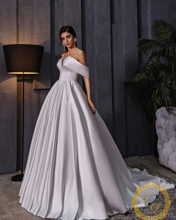 prigkipiko-nyfiko-exomo-se-krep-saten-miss-vanity