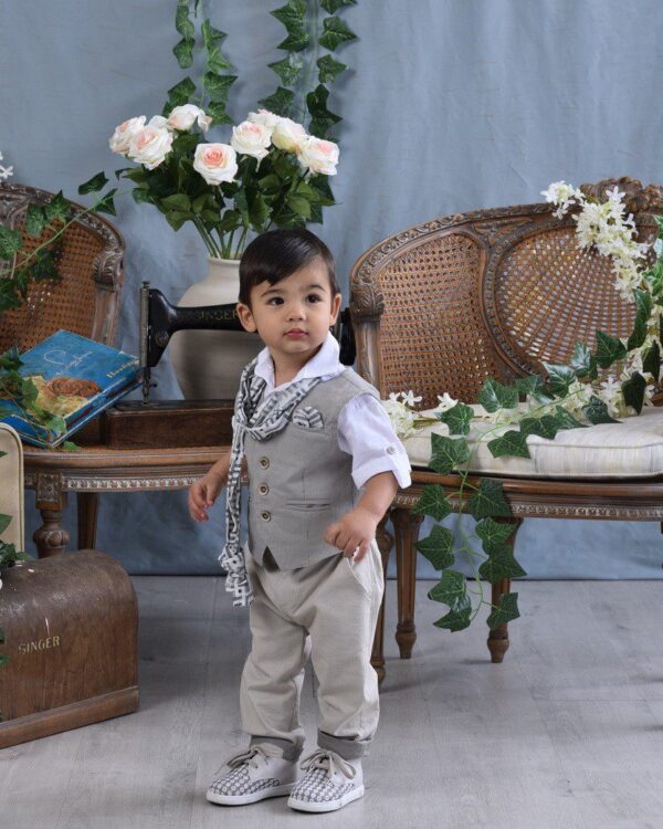 Βαπτιστικό κοστούμι σε γήινες αποχρώσεις