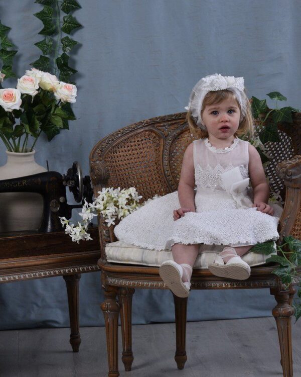 Vintage βαπτιστικό φόρεμα σε λευκό με ουρά