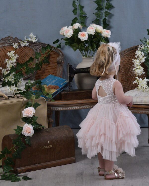 Νεραϊδένιο βαπτιστικό φόρεμα σε nude ροζ